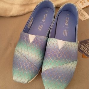 New. Toms mermaid print. Sz 7